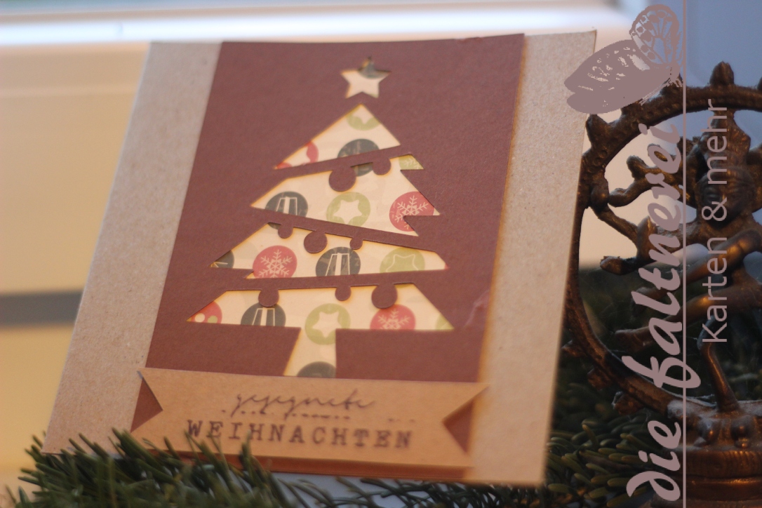 Weihnachtskarte mit Kugelbaum Kraftpapier vintage bunte